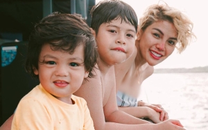 Dua Putra Nikita Mirzani Ternyata Tak Tahu Ibunya Ditahan