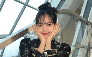Lisa BLACKPINK Terciduk Punya Kebiasaan Berdoa Sebelum Manggung