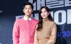 Gestur Tangan Song Joong Ki Saat Foto Bareng Shin Hyun Bin Curi Perhatian