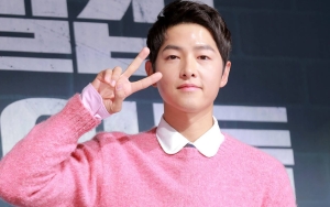 Celana Song Joong Ki di Konferensi Pers 'Reborn Rich' Picu Kritik