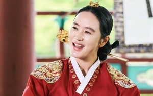 Aslinya Lajang, Kim Hye Soo Lengket Jaga Aktor Cilik di Lokasi 'Under The Queen's Umbrella'
