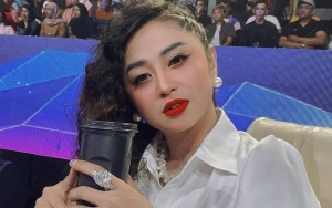 Dewi Persik Pastikan Sedia Waktu untuk Bela Marwah Keluarga Usai Terus Diserang Haters