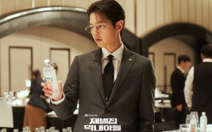 Biasa Tampil Keren, Momen Song Joong Ki Dilecehkan di 'Reborn Rich' Berhasil Curi Fokus