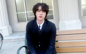 Jin BTS Menang Berkat 'The Astronaut', Trofi MelOn Langsung Hampiri Gedung HYBE