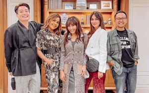 Ayu Dewi Ceria Bareng Bestie Tanpa Regi Datau, Celetukan Melaney Ricardo Penuh Makna