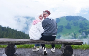 Lesti Kejora Bagikan Foto Mesra Bareng Rizky Billar, Tangan di Pinggang Bikin Salfok