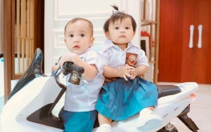 Gemas dengan Ameena, Rayyanza Cipung Putra Nagita Slavina Ngotot Peluk Putri Aurel Hermansyah