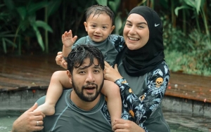 Ammar Zoni Ajari Putranya Beramal Sejak Dini, Reaksi Sang Anak Bikin Kagum