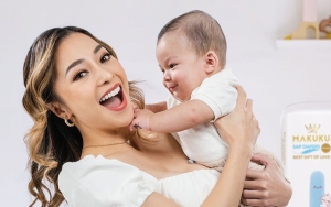 Nikita Willy Gelar Tedak Siten Baby Izz, Penampilan Berkebaya Disebut Mirip Eks Bambang Trihatmodjo