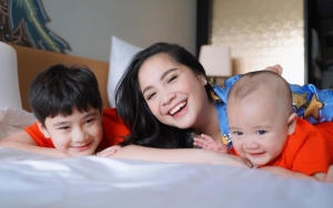 Momen Langka, Rafathar Cium Kepala Rayyanza Cipung Auto Banjir Pujian