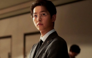 Tak Pandang Bulu, Song Joong Ki Terciduk Bersikap Hangat pada Aktor Asing 'Reborn Rich'