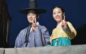 Moon Sang Min Grogi Dampingi Oh Ye Ju di Potret Malam Pertama 'Under The Queen's Umbrella'
