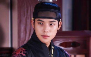 Moon Sang Min Mendadak Ditegur Sutradara Saat Syuting 'Under The Queen's Umbrella'