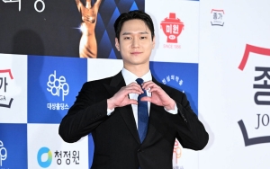 Blue Dragon Film Awards 2022: Go Kyung Pyo Paling Heboh Lihat Penampilan NewJeans-Zico