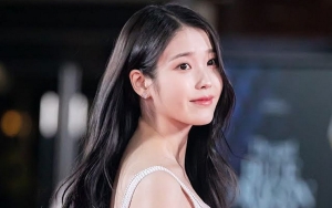 Blue Dragon Film Awards 2022: IU Bikin Heboh Pakai Sandal Usai Tampil Anggun di Red Carpet