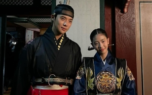 Moon Sang Min dan Oh Ye Ju Dibocorkan Makin Intim di 'Under The Queen's Umbrella'