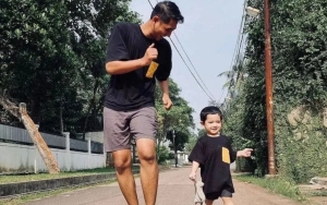 Putra Tampan Arya Saloka Sudah Bisa Diajak Bicara Bahasa Inggris, Sikap Kalem Mirip Sang Ayah