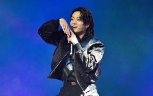 Ekspresi Jungkook BTS Jalan Menuju Panggung Opening Piala Dunia 2022 Disorot