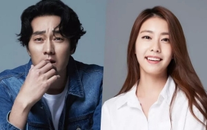 Foto So Ji Sub Bareng Istri Akhirnya Beredar untuk Pertama Kalinya Sejak Resmi Menikah