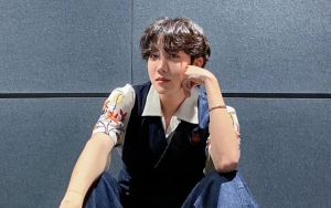 Gaya Low-Rise, J-Hope BTS Pamerkan Boxer Mahal di Bandara Curi Perhatian