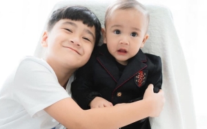Rafathar Berikan Kado Ultah Spesial Hasil Karya Sendiri Untuk Rayyanza Cipung
