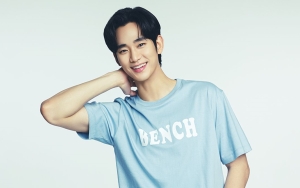 Kim Soo Hyun Digoda Cosplay Dilan Cepmek