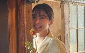 Seol In A Gemas Bawa Peliharaan Ikut Make Up