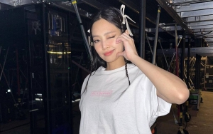 Jennie Ubah Rok 'Sekolah' Lebih Trendi di Konser BLACKPINK