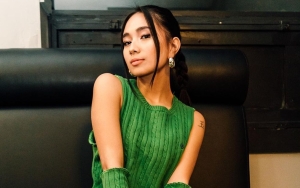 NIKI Girang Tiket M&G Jakarta Terjual Habis, Langsung Pajang Foto Kocak