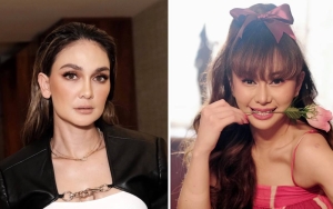 Luna Maya Umrah Usai Terus Disentil Denise Chariesta, Penampilan Berhijab Curi Fokus