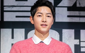 Beredar Foto Song Joong Ki Kondangan di Bali