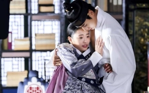 Oh Ye Ju Beber Momen Syuting Malam Pertama Bareng Moon Sang Min di 'Under The Queen's Umbrella'