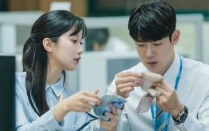 Moon Ga Young dan Yoo Yeon Seok Asyik Pacaran Sepulang Kerja di 'The Interest of Love'