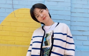 Song Ji Hyo Pamer Pinggang Ramping, Usia Asli Dipertanyakan