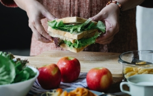 Mengenal Generasi Sandwich, Istilah yang Kini Melekat Pada Kaum Milenial dan Gen Z