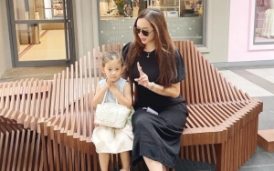 Putri Aura Kasih Berparas Cantik Khas Bule, Attitude Kumpulkan Sampah Bikin Gemas