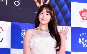 Ukuran Wajah Yoona SNSD Hampir Sebesar Cangkir Kopi Curi Perhatian
