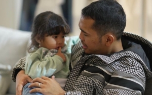Putra Siregar Akui Kemampuan Bahasa Inggrisnya Kalah Dari Putri Cantik yang Baru 4 Tahun