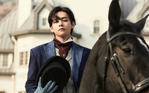 V BTS Bak Tokoh Utama Novel 'Pride and Prejudice' di Pemotretan 'Veautiful days'