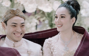 Chelsea Islan Bak Putri Kerajaan di Upacara Nikah, Momen Ciuman Bikin Ngakak