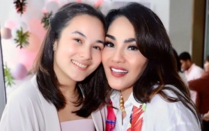 Resmi Jadi Menantu, Sisi Lain Chelsea Islan Disanjung Ibunda Rob Clinton