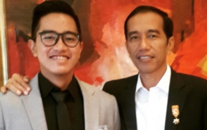Jokowi Keciduk Pakai Beskap Pink Di Siraman Kaesang 