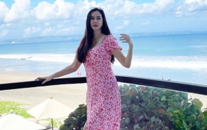 Aura Kasih Lagi-lagi Pajang Foto Seksi Seraya Tulis Ungkapan Sarat Makna