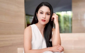 Cara Sandra Dewi Pakai Tas Seharga Mobil Curi Perhatian