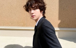 Jin BTS Pamer Rambut Plontos Jelang Wamil