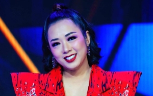 Soimah Unboxing Suvenir Pernikahan Kaesang Pangarep dan Erina Gudono dengan Gaya Kocak