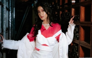 Keisya Levronka Cosplay Jadi Pengamen