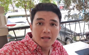 Viral Aksi Aldi Taher Nyanyi Tanpa Baju Banjir Pujian