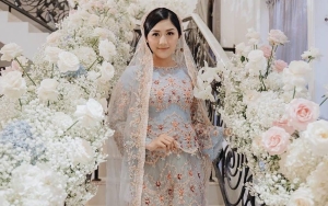 Beda Cara Erina Gudono Bereaksi Soal Momen Viral Ibu Iriana Reuni dengan Bestie di Pernikahannya