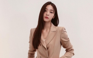 Seol In A Tampil Hijab Friendly di Pemotretan W Korea Terbaru